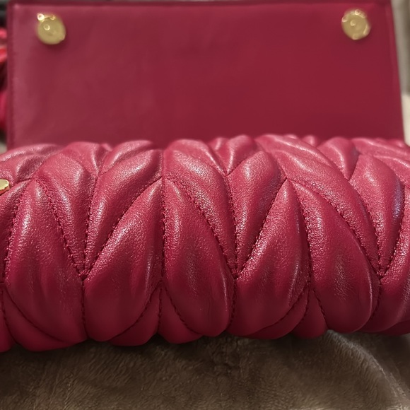 VICTORIAS SECRET RARE Quilted pleated Clutch NWT - Picture 7 of 9